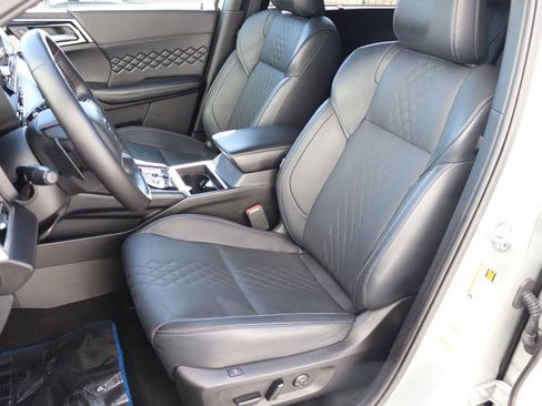 Used 2025 Mitsubishi Outlander SEL Black Edition AWD/4WD image 3