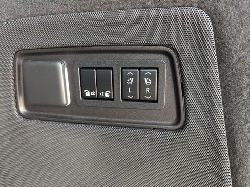 Used 2022 Cadillac Escalade ESV Sport Platinum AWD/4WD image 55