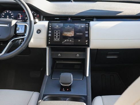 Certified 2025 Land Rover Discovery Sport S image 24