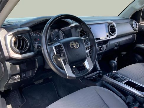 Used 2022 Toyota Tacoma SR5 RWD image 17