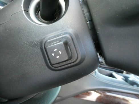 Used 2016 GMC Yukon XL SLT w/ Open Road Package image 32