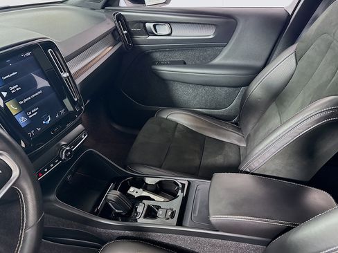 Used 2021 Volvo XC40 T5 R-Design w/ Protection Package Premier image 24