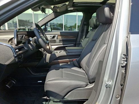 New 2026 Cadillac Vistiq Luxury w/ LPO, Floor Liner Package image 6