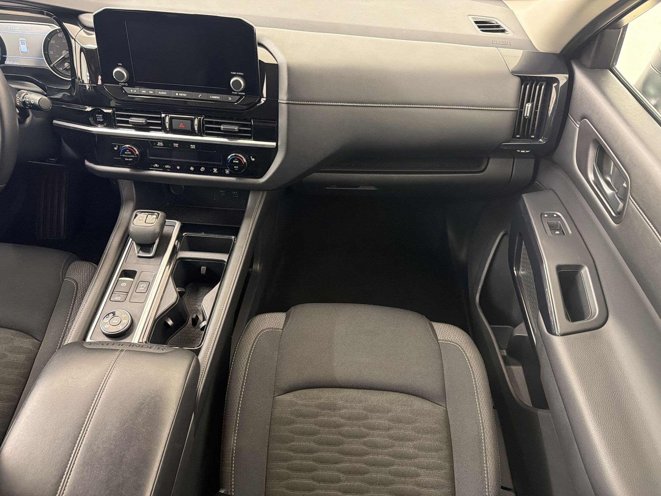 Used 2025 Nissan Pathfinder SV AWD/4WD image 26