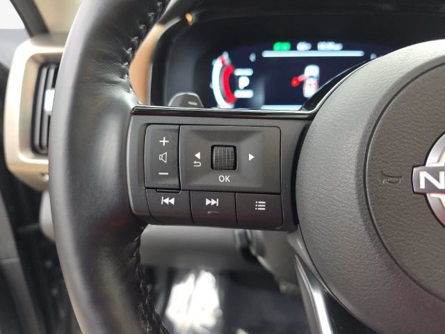 Used 2025 Nissan Pathfinder Platinum FWD image 17