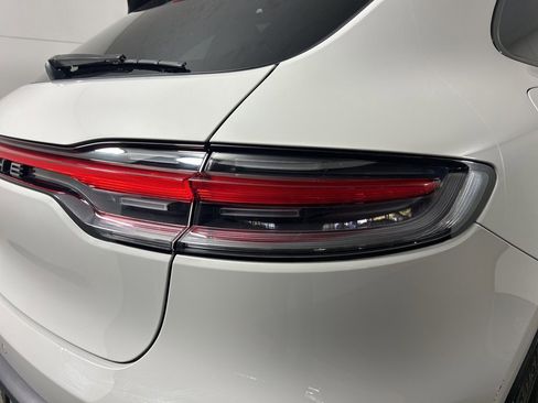 Certified 2023 Porsche Macan Turbo image 17