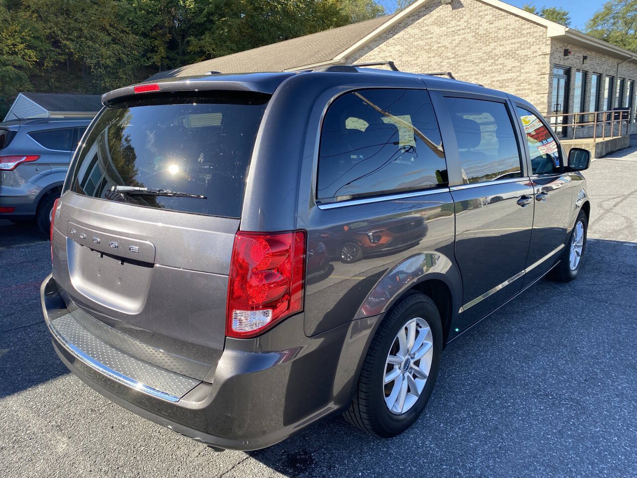 Used 2018 Dodge Grand Caravan SXT FWD image 5
