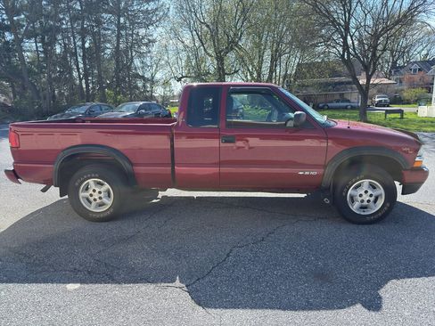 Used 2002 Chevrolet S10 Pickup LS w/ LS Preferred Equipment Group image 6