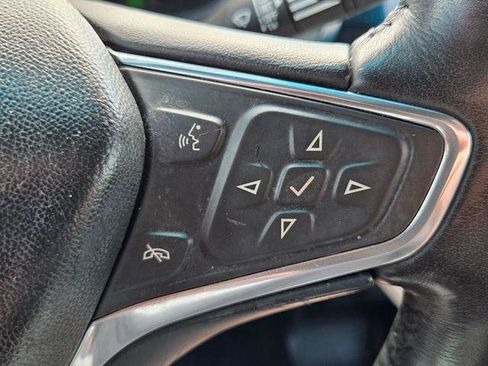 Used 2020 Chevrolet Bolt Premier w/ Infotainment Package FWD image 29