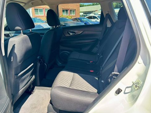 Used 2018 Nissan Rogue SV AWD/4WD image 14