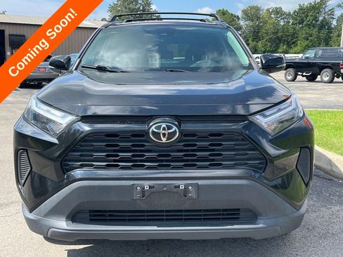 Used 2022 Toyota RAV4 XLE AWD/4WD image 3