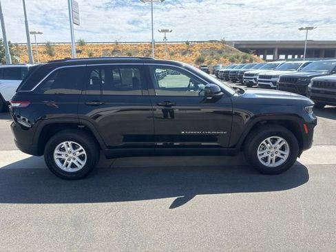 Certified 2023 Jeep Grand Cherokee Laredo AWD/4WD image 7
