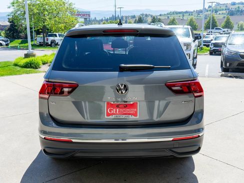 Used 2024 Volkswagen Tiguan SE w/ Panoramic Sunroof Package AWD/4WD image 6