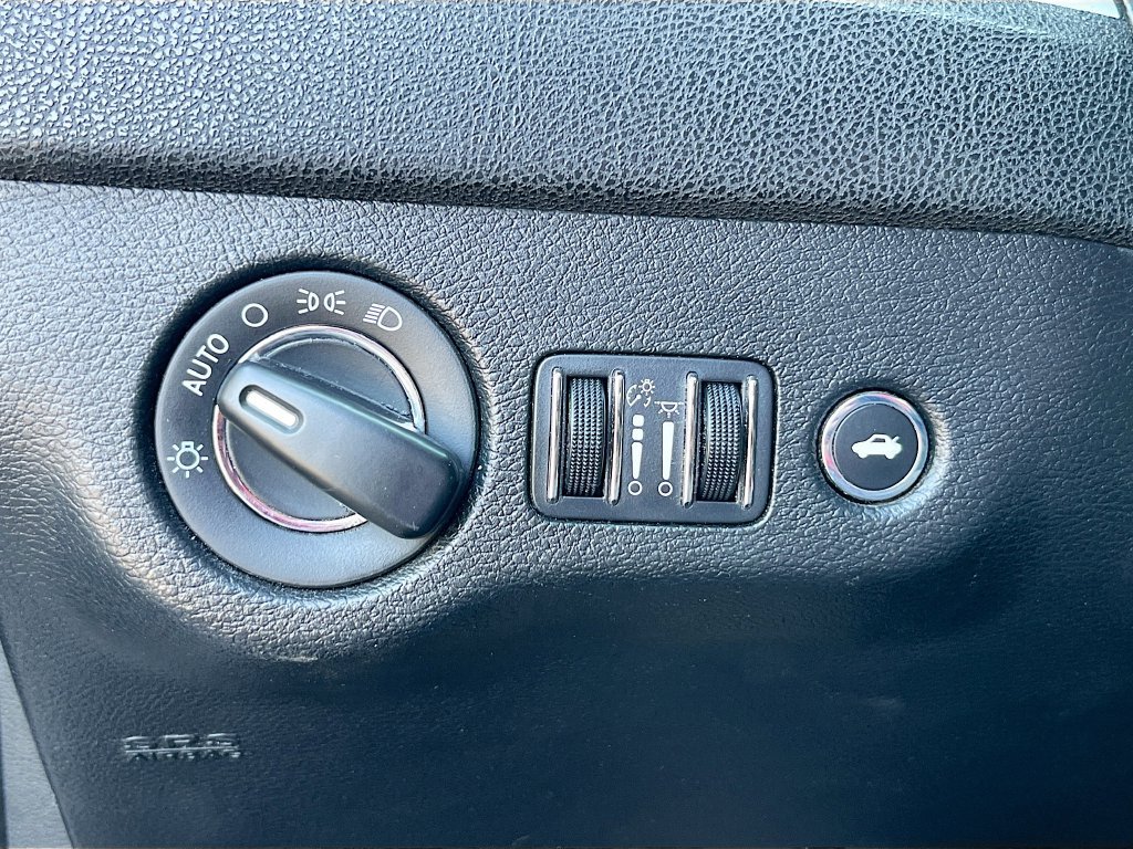 Used 2019 Chrysler 300 Touring w/ Sport Appearance Package RWD image 10