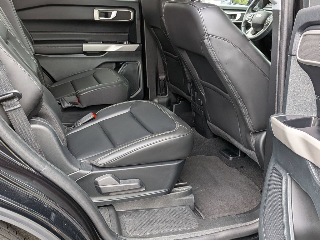Used 2024 Ford Explorer XLT w/ Equipment Group 202A AWD/4WD image 25