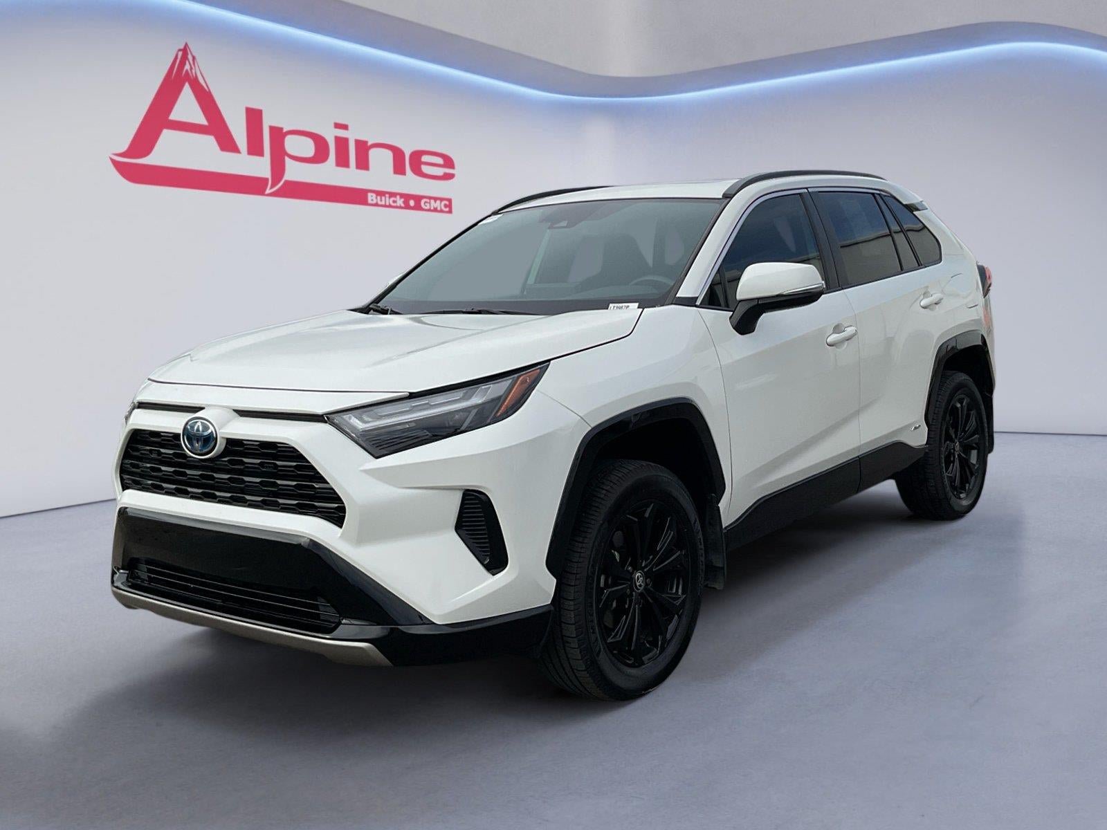 Used 2022 Toyota RAV4 SE w/ Convenience Package AWD/4WD image 1