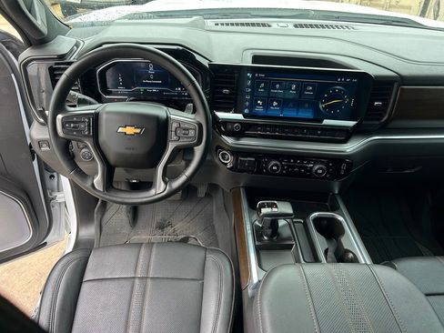 Used 2023 Chevrolet Silverado 1500 High Country w/ High Country Premium Package AWD/4WD image 15