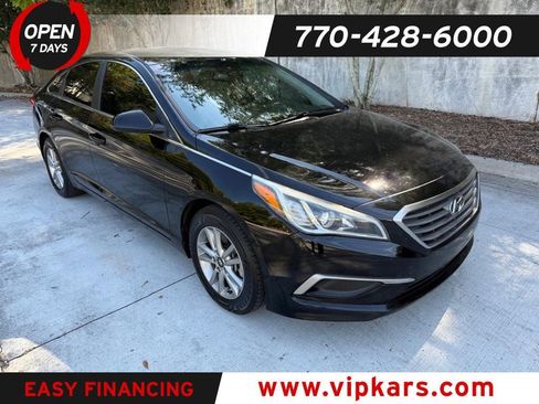 Used 2017 Hyundai Sonata SE image 1