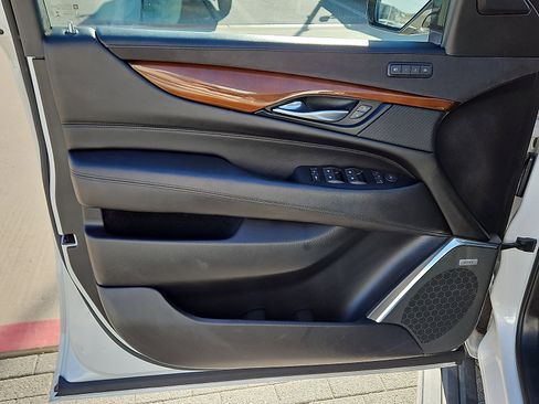 Used 2018 Cadillac Escalade Premium Luxury image 16