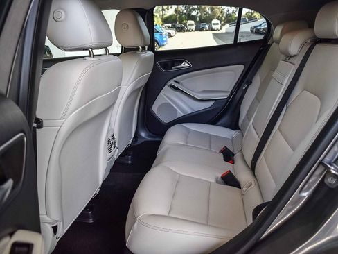 Used 2019 Mercedes-Benz GLA 250 4MATIC image 17