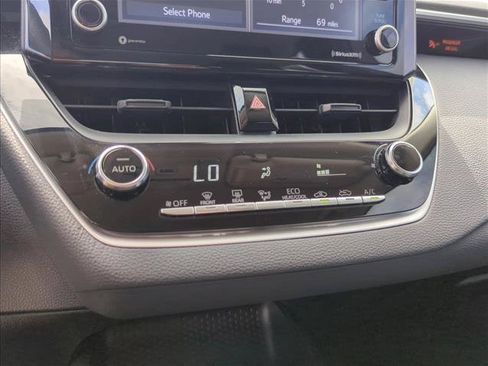 Used 2022 Toyota Corolla LE FWD image 10