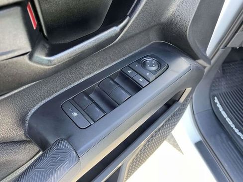 Used 2025 Toyota Tacoma SR5 image 18