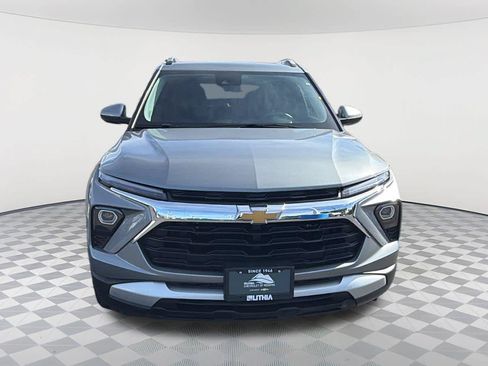 Used 2025 Chevrolet TrailBlazer LT FWD image 2