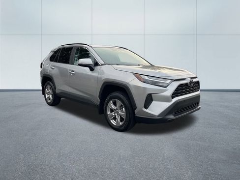 Used 2025 Toyota RAV4 XLE image 4