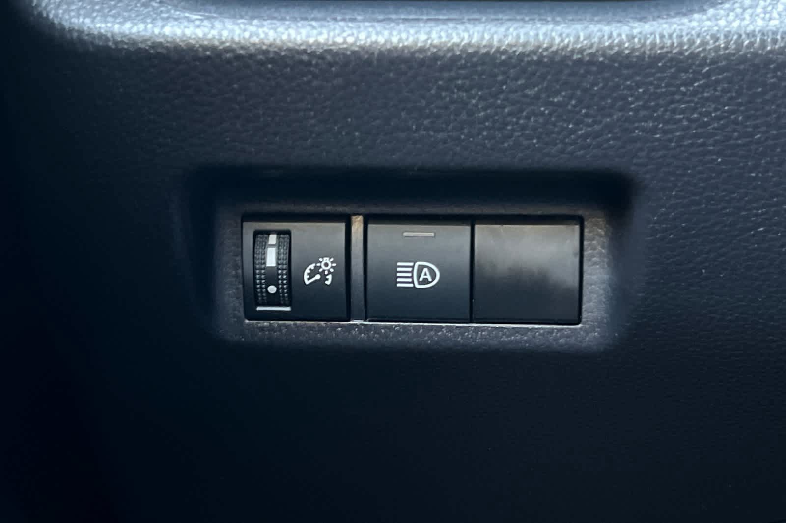 Certified 2025 Toyota RAV4 LE AWD/4WD image 29
