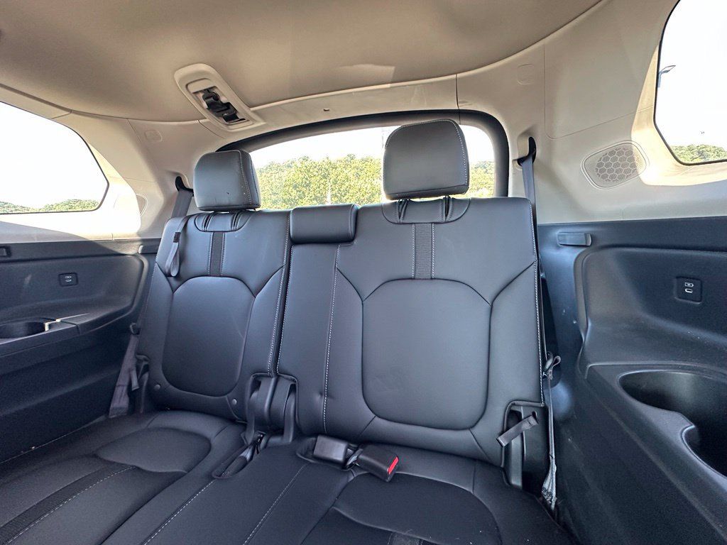 Used 2025 Honda Pilot Touring image 19