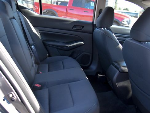 Used 2025 Nissan Altima 2.5 SV FWD image 39