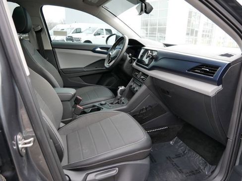 Used 2022 Volkswagen Taos SE image 13