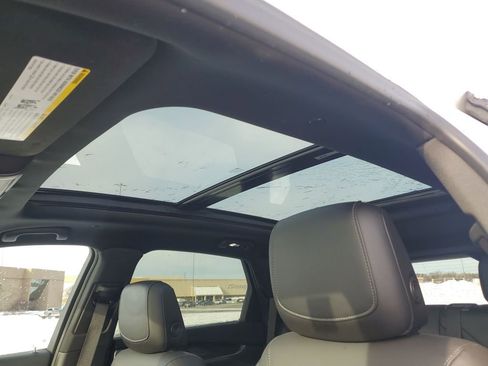 Used 2021 Cadillac XT5 Premium Luxury image 18