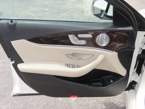 Used 2019 Mercedes-Benz E 300 image 23