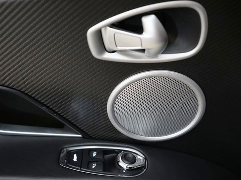 Used 2018 Aston Martin DB11 V12 image 14