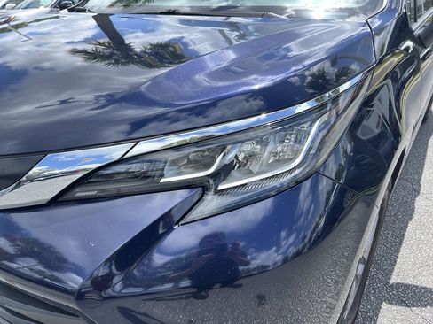 Used 2023 Toyota Sienna XLE FWD image 6