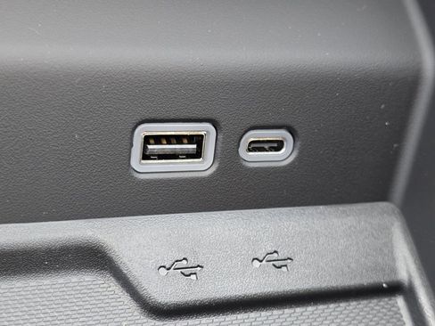 New 2026 Chevrolet Suburban High Country image 8