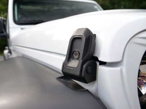 Used 2022 Jeep Wrangler Sport image 40