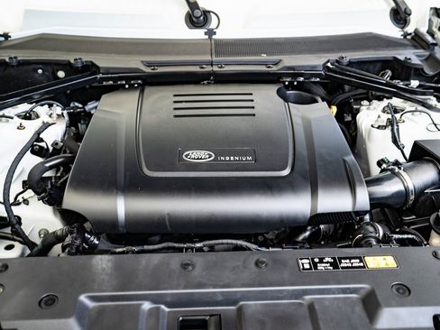 Used 2023 Land Rover Defender 90 S image 35