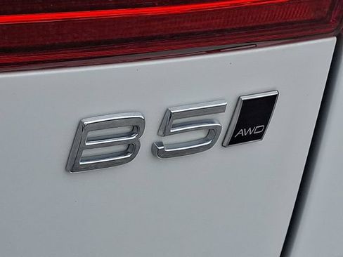 Certified 2023 Volvo XC60 B5 Plus w/ Climate Package AWD/4WD image 32