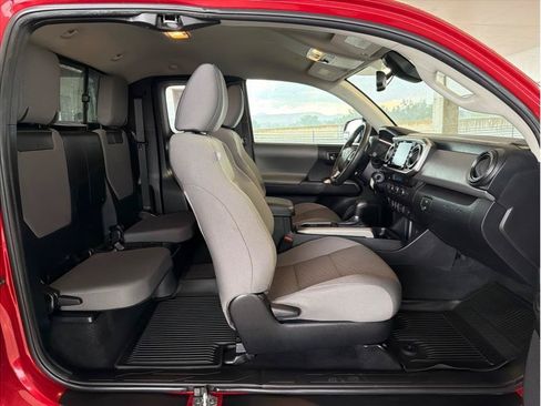 Used 2021 Toyota Tacoma SR5 AWD/4WD image 13