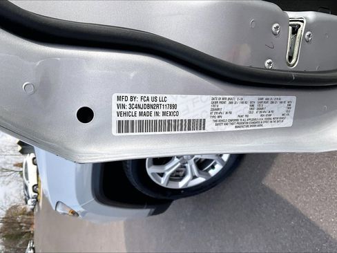 Used 2024 Jeep Compass Latitude image 19