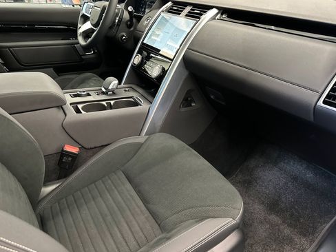Used 2025 Land Rover Discovery S AWD/4WD image 35
