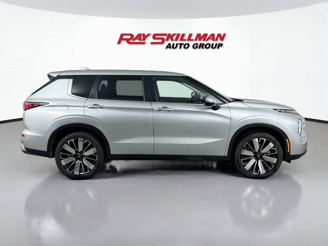 Used 2025 Mitsubishi Outlander SE FWD image 8
