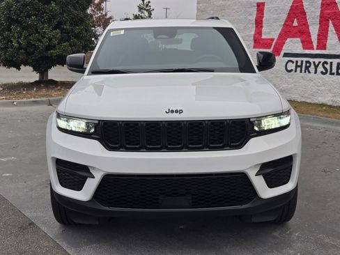 New 2025 Jeep Grand Cherokee Altitude image 2