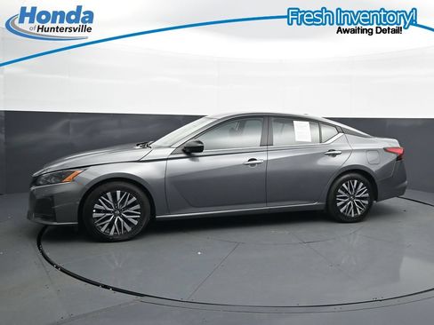 Used 2025 Nissan Altima 2.5 SV FWD image 6