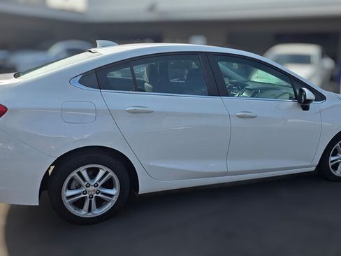 Used 2017 Chevrolet Cruze LT w/ Convenience Package FWD image 6