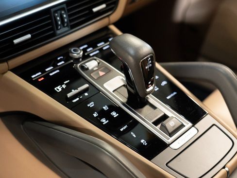 Certified 2023 Porsche Cayenne S Platinum AWD/4WD image 22