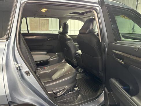 Used 2021 Toyota Highlander Limited AWD/4WD image 14