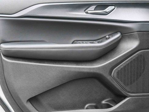 New 2025 Jeep Grand Cherokee L Laredo w/ Trailer Tow Package image 29